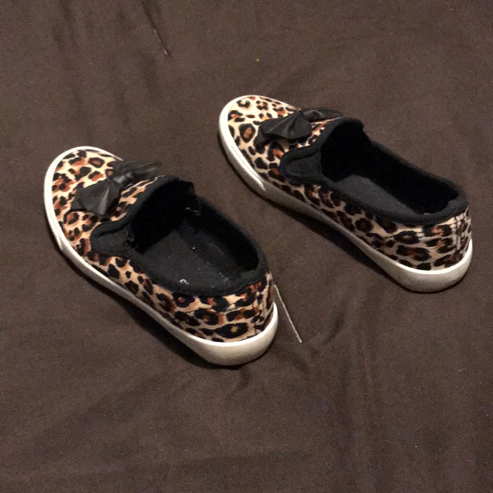 Kids cheetah print canvas slip ons